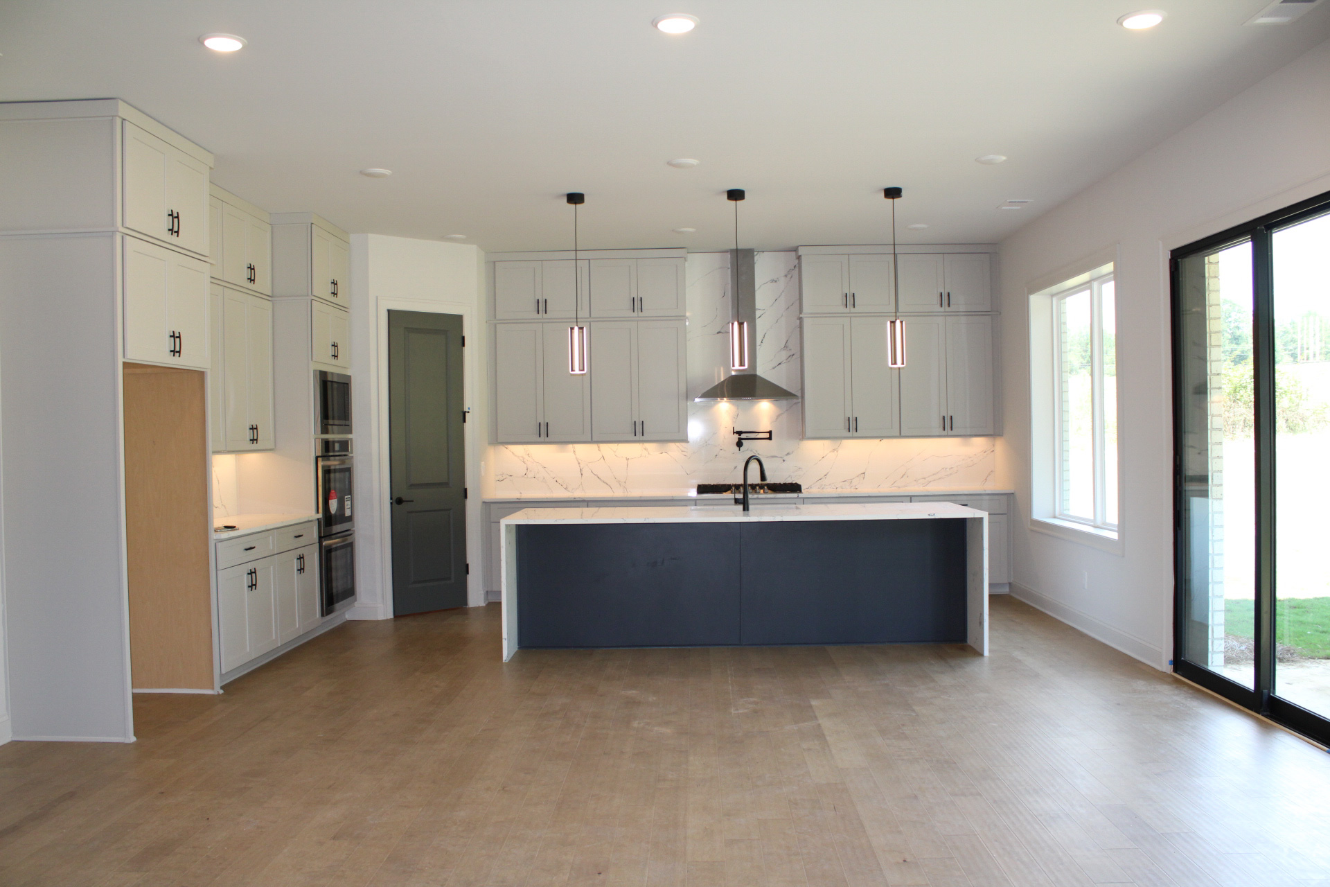 Waterfront Modern Design Photo